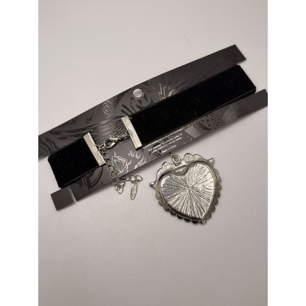 Dolls Kill Gothic Heart Choker Necklace Black Velvet Bone Charm Goth Y2K - Picture 4 of 8